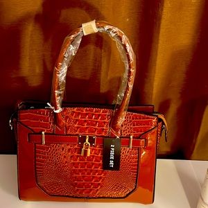 Women 2 piece handbags with wallet and/or crossovers inside each bag.